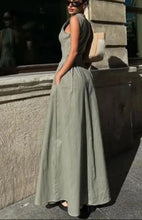 Carica l&#39;immagine nel visualizzatore di Gallery, Sleeveless High Waist Dress