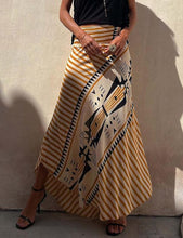 Carica l&#39;immagine nel visualizzatore di Gallery, High Waist Stripes Splice Printed Maxi Irregular Skirt