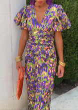 Carica l&#39;immagine nel visualizzatore di Gallery, Stylish and Vibrant Dress