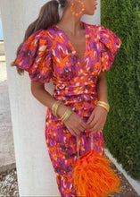 Carica l&#39;immagine nel visualizzatore di Gallery, Stylish and Vibrant Dress