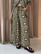 Load image into Gallery viewer, Unique Pattern Print Elastic Waist Pocket Wide Leg Pants