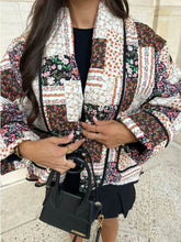 Görseli Galeri görüntüleyiciye yükleyin, Floral Patchwork Print Lapel Pocket Jacket