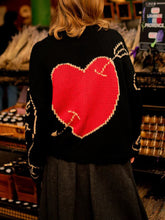 Laden Sie das Bild in den Galerie-Viewer, Classic Youthful Heart Letter Sweater