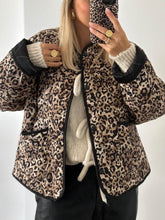 Carica l&#39;immagine nel visualizzatore di Gallery, Unique Leopard Print Button Bomber Jacket