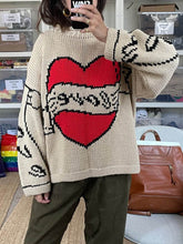 Laden Sie das Bild in den Galerie-Viewer, Classic Youthful Heart Letter Sweater