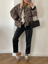 Carica l&#39;immagine nel visualizzatore di Gallery, Unique Leopard Print Button Bomber Jacket