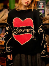 Laden Sie das Bild in den Galerie-Viewer, Classic Youthful Heart Letter Sweater