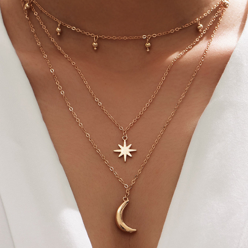 Collier avec pendentif multicouches en forme d'étoile et de lune