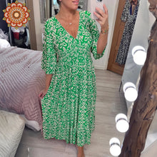 Laden Sie das Bild in den Galerie-Viewer, Bohemian Casual Print V-Neck Shirred Waist Long Dress